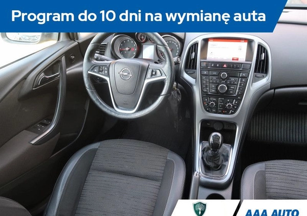 Opel Astra cena 40000 przebieg: 181340, rok produkcji 2016 z Nowe Miasto Lubawskie małe 106